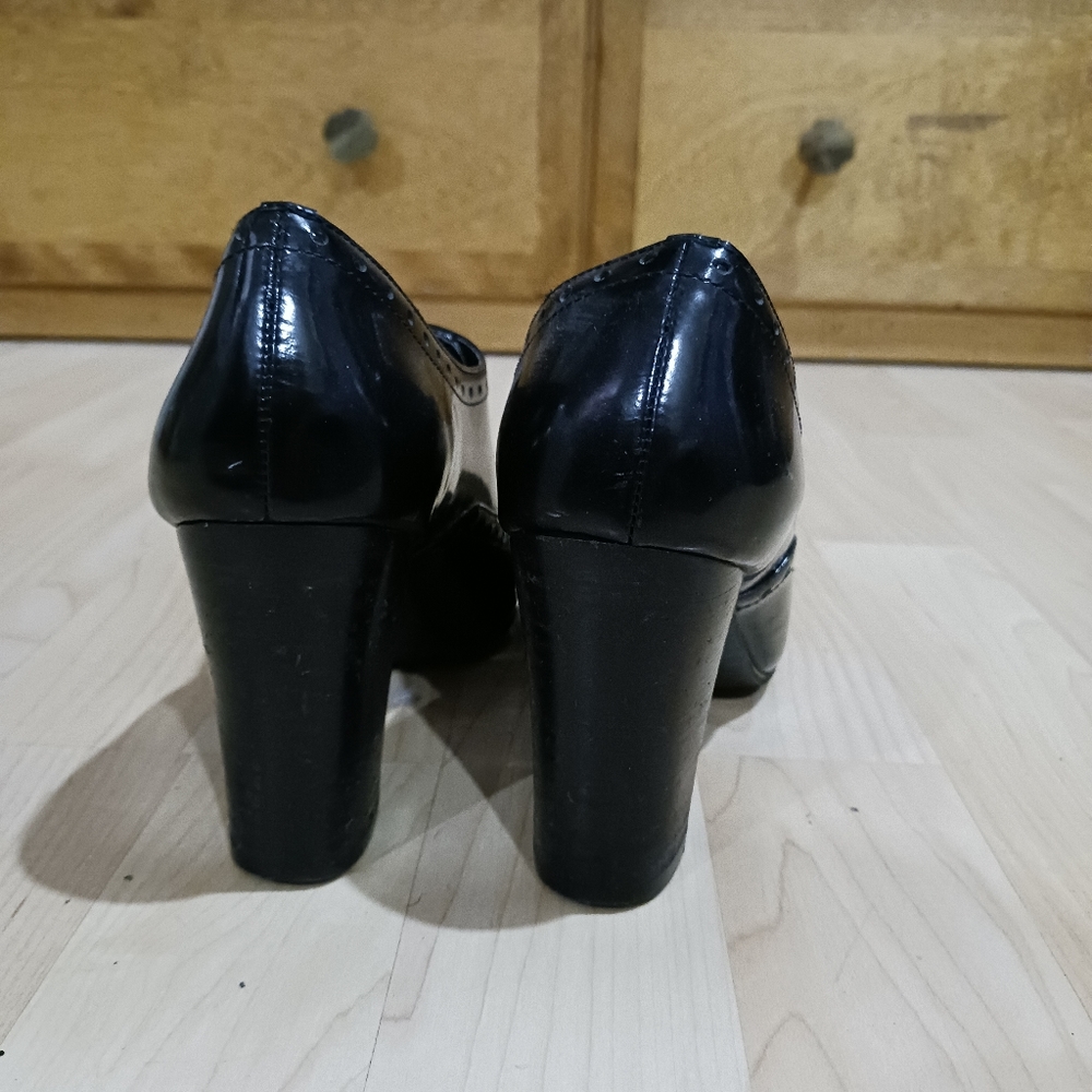Shoes - Picture 3 of 4